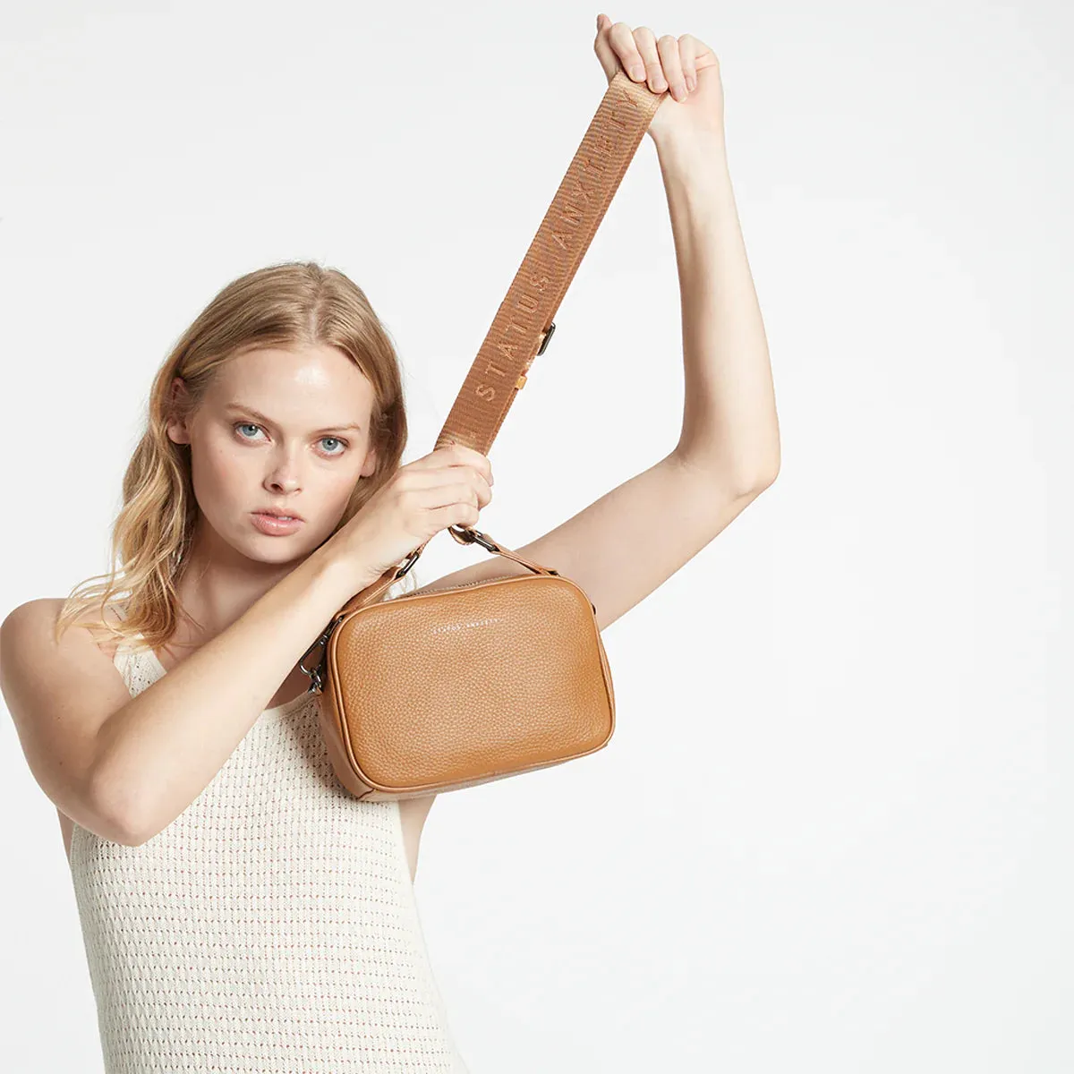 Plunder Leather Bag with Webbed Strap in Tan